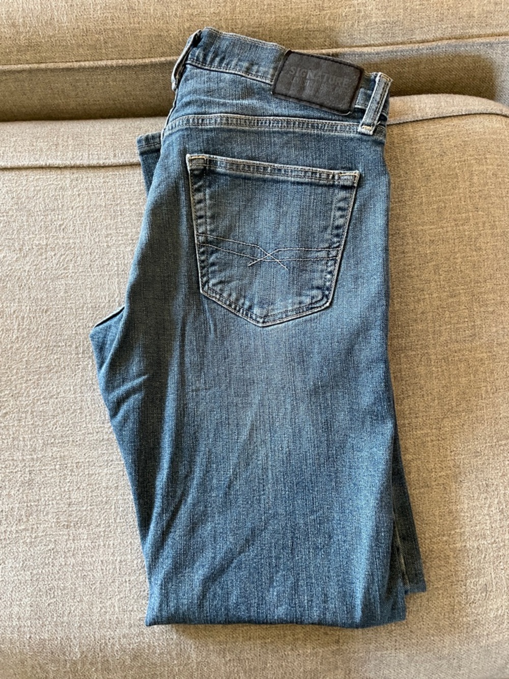 Signature by Levi Strauss Men's Slim Straight Jeans - Medium Blue Denim